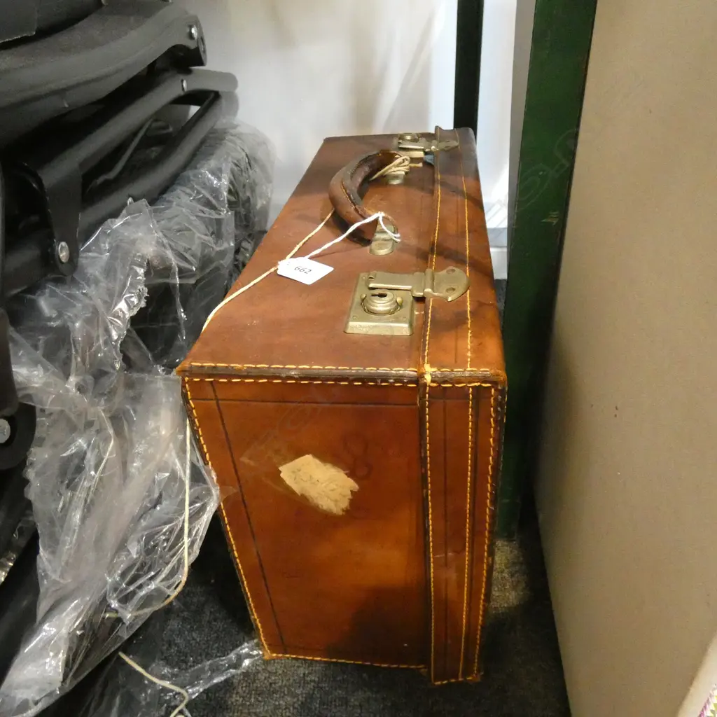 OLD LEATHER SUITCASE w. ASST. DOLLS CLOTHING Image 1++