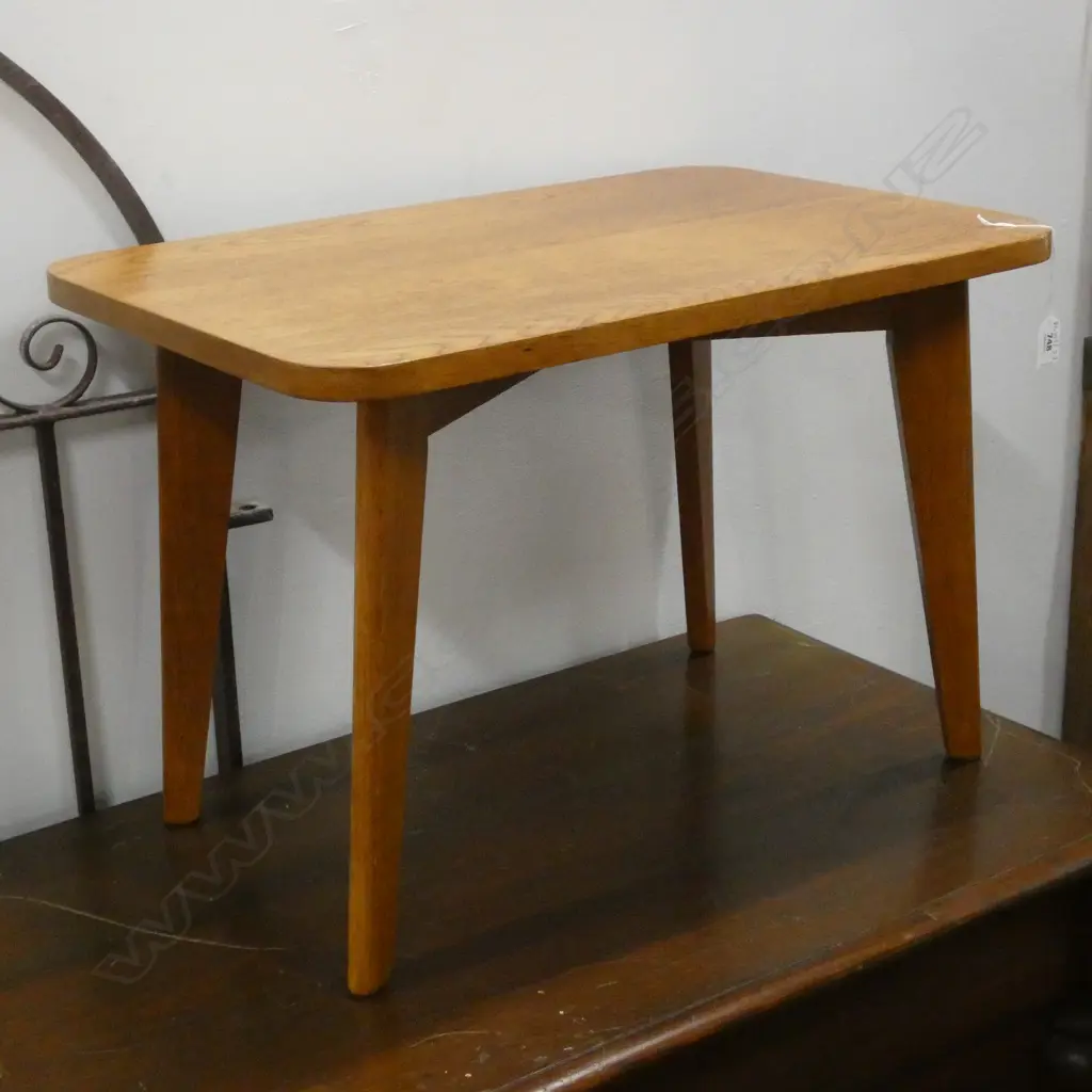 SMALL OAK TABLE 595x390mm Image 1++