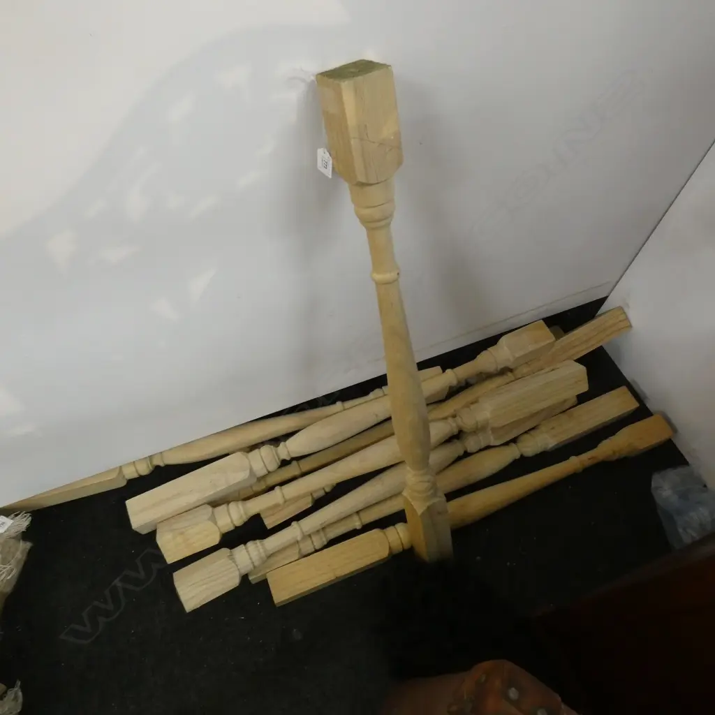 9 TURNED WOODEN POSTS L.950mm Image 1++