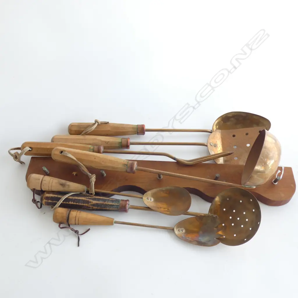 7 PCE WOODEN & COPPER KITCHEN UTENSIL SET WITH WOODEN HANGER  Image 1++