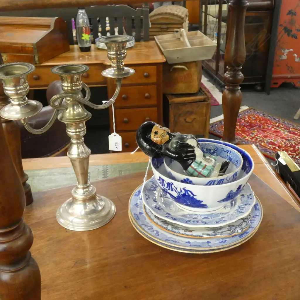 4 ANTIQUE B/W PLATES + 2 BOWLS, BAGPIPER CAT & EP CANDELABRA  Image 1++
