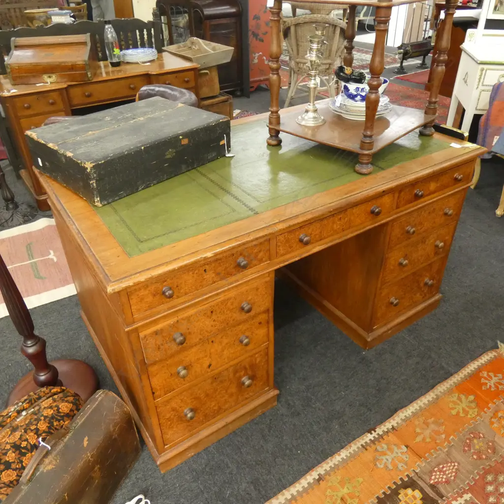 COLONIAL KAURI AND TOTORA PEDESTAL DESK Image 1++
