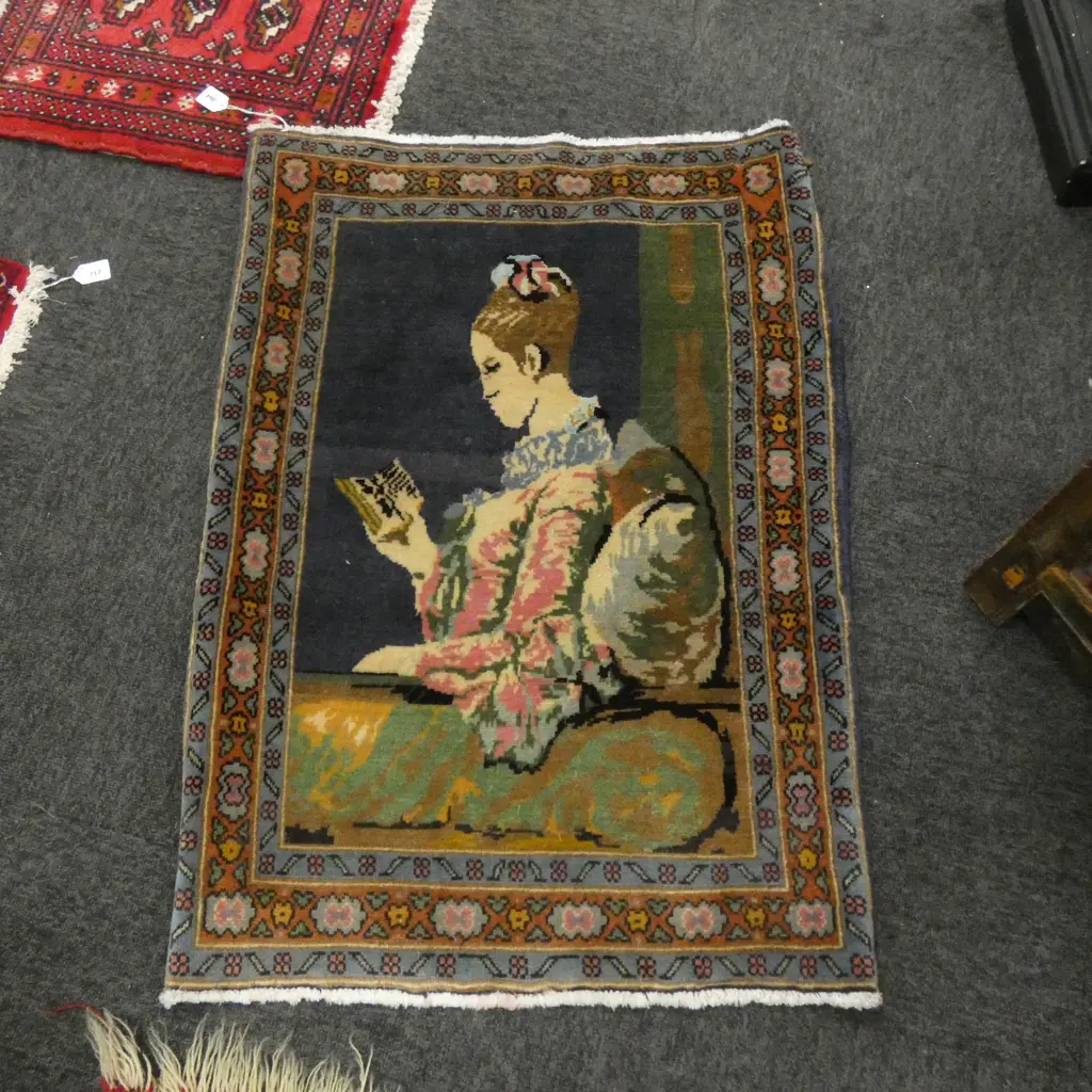 FINELY WOVEN WOOL PILE PICTORIAL RUG 850 X 600MM Image 1++