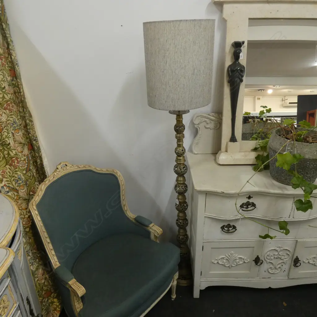 ORIENTAL BRASS FLOOR LAMP WITH SHADE H 1179MM (WORKING) Image 1++
