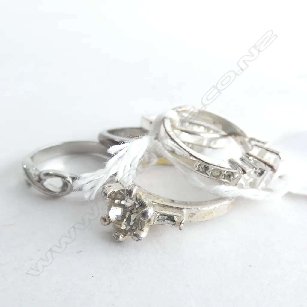 5 COSTUME RINGS Image 1++