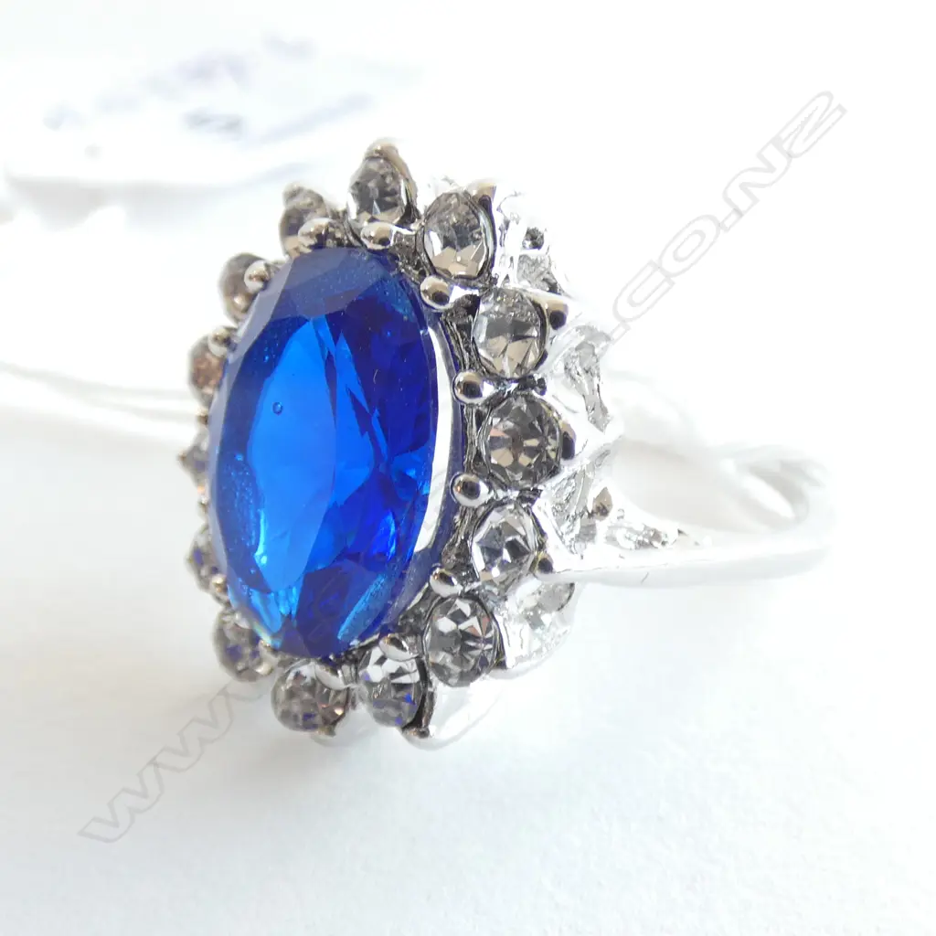 SILVER COLOURED METAL FAUX SAPPHIRE & PASTE RING Image 1++