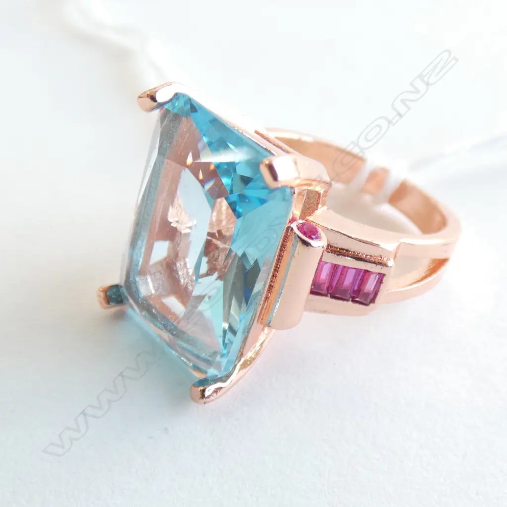 LGE FAUX AQUAMARINE & FAUX RUBY RING Image 1++