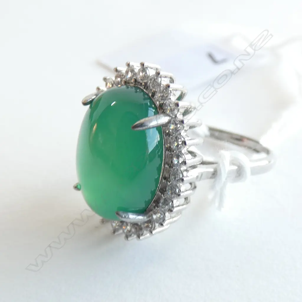 SILVER COLOUR & FAUX EMERALD  & PASTE RING FITS ALL SIZE Image 1++