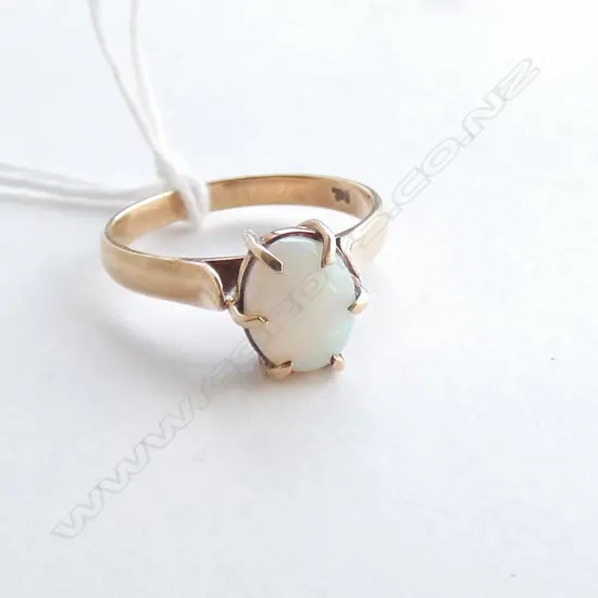 (16168) VINTAGE 9CT GOLD & OPAL RING 