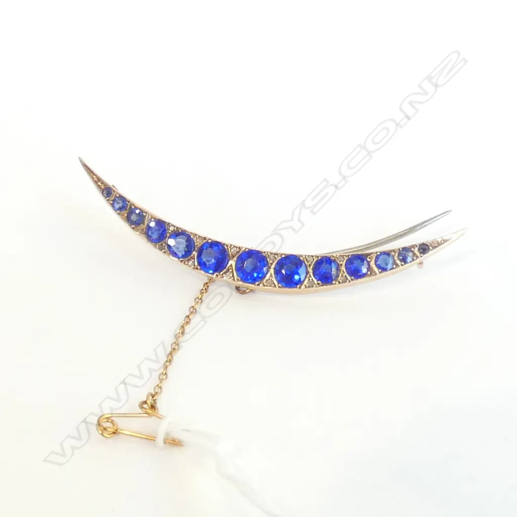 9CT GOLD & BLUE STONE VICTORIAN CRESCENT BROOCH 4.7 GRAMS Image 1++