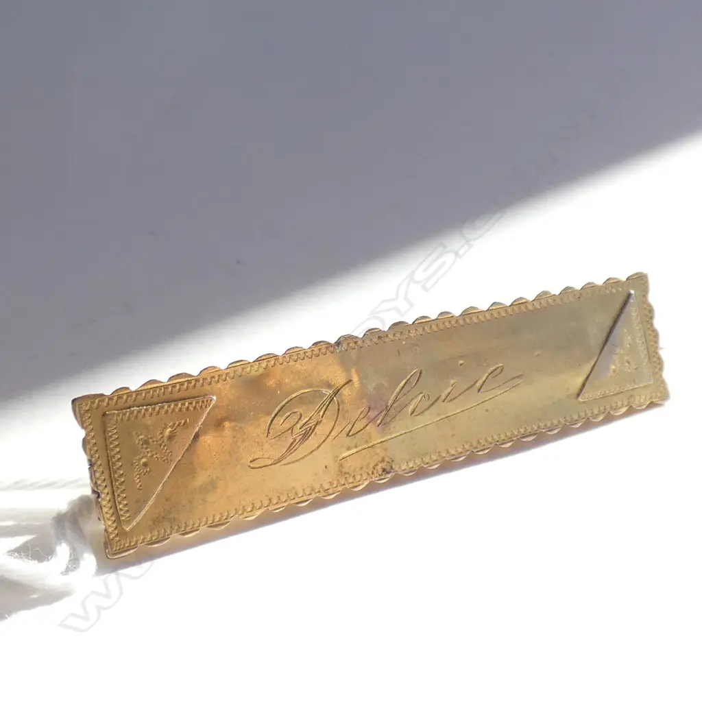 C1900 15CT GOLD BAR BROOCH 2.38gms Image 1++
