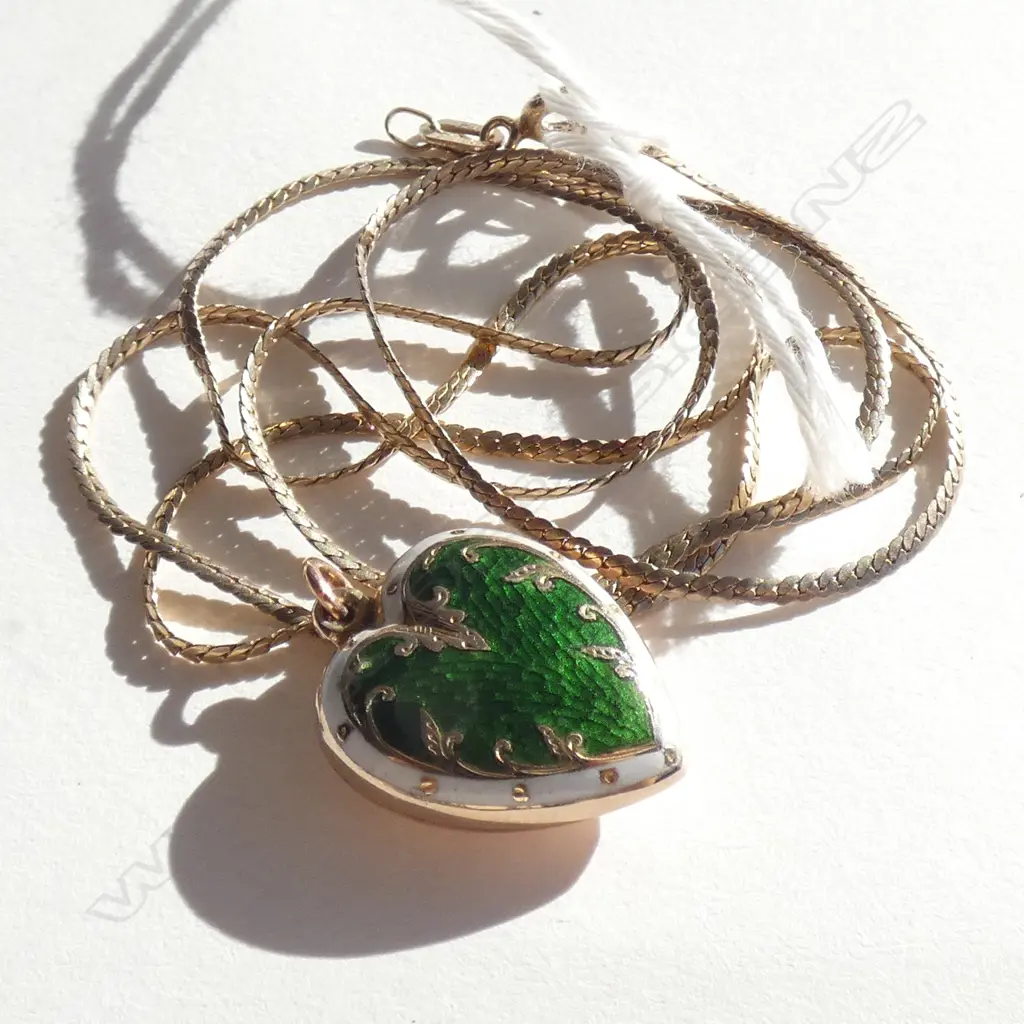 9CT & ENAMEL EDW. PENDAMT + SILVER GILT MODERN CHAIN 1.73gm Image 1++