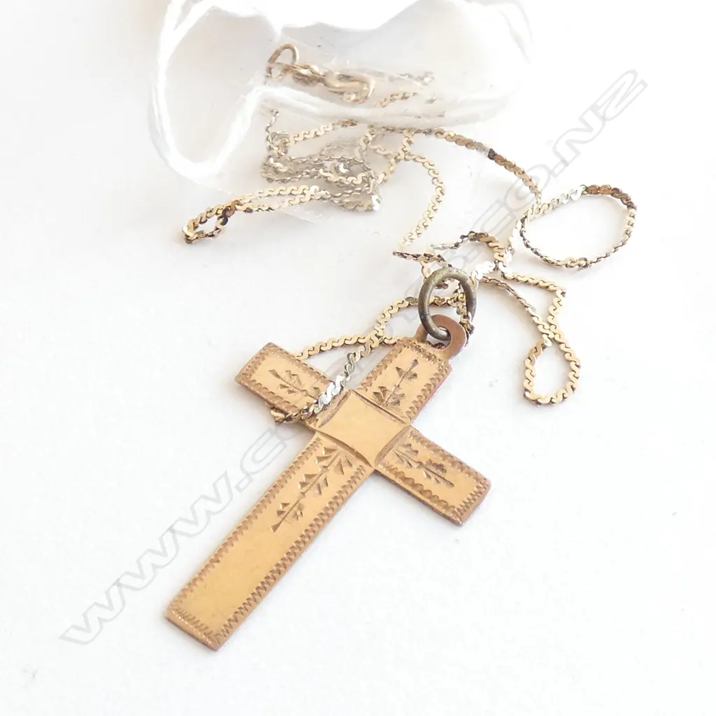 9 CT GOLD CHAIN AF + CROSS 2.5 GRAMS Image 1++