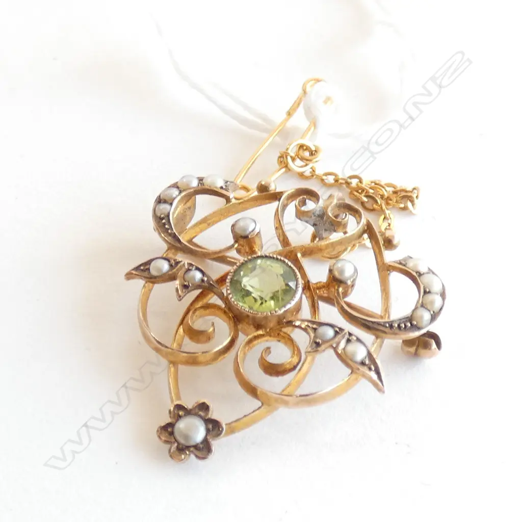 9CT GOLD EDWARDIAN PERIDOT & SEED PEARL PENDANT 3.7GRAMS Image 1++