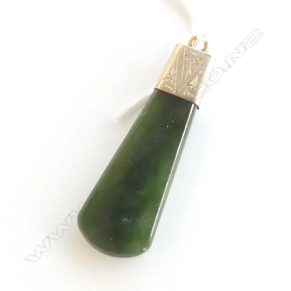 COLONIAL UNMARKED GOLD POUNAMU PENDANT Image 1++