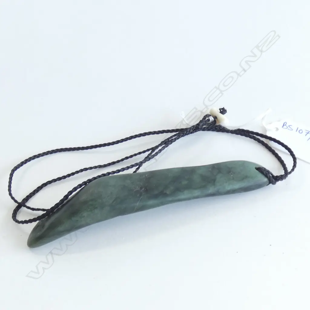 GREENSTONE PENDANT L.135mm 97 GRAMS Image 1++