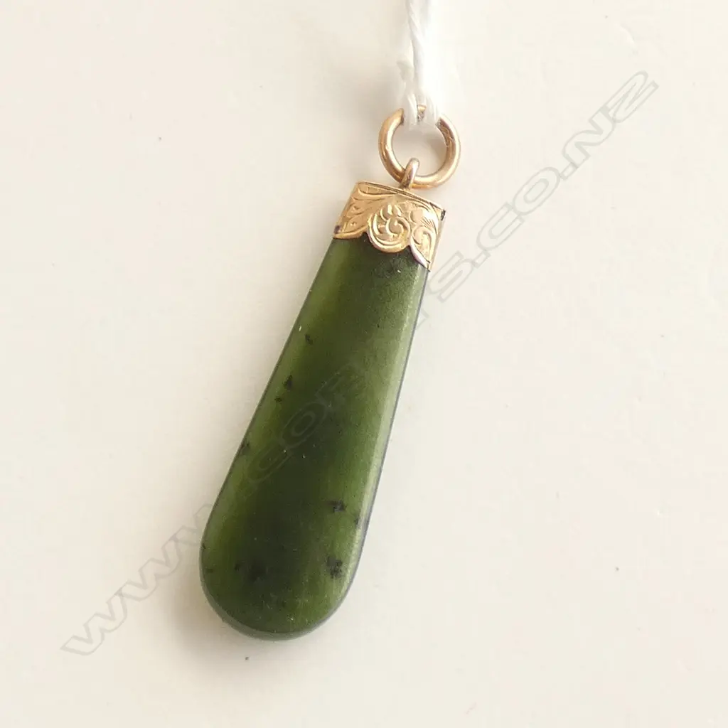 COLONIAL 9CT GOLD & POUNAMU PENDANT Image 1++