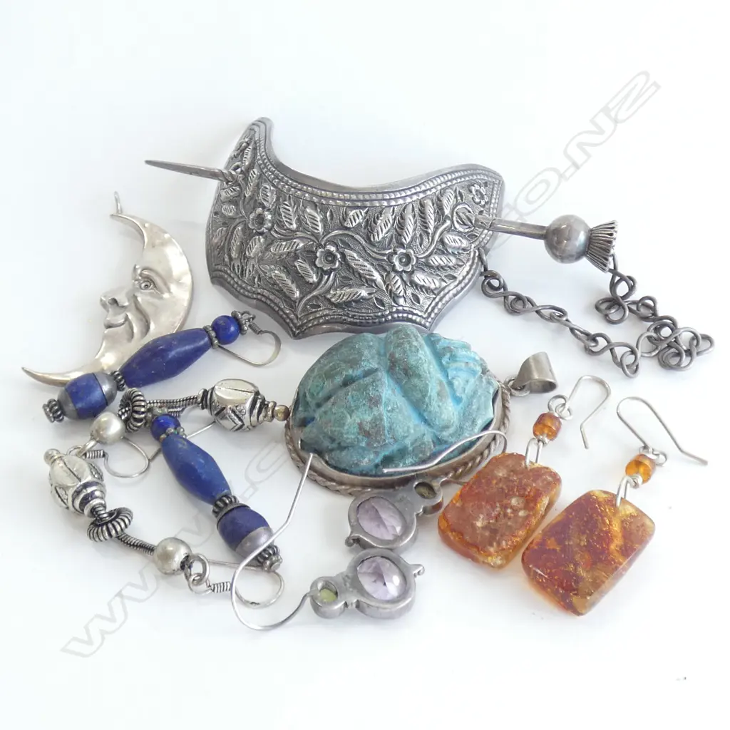 ASST. STG & SILVER TONE JEWELLERY  Image 1++