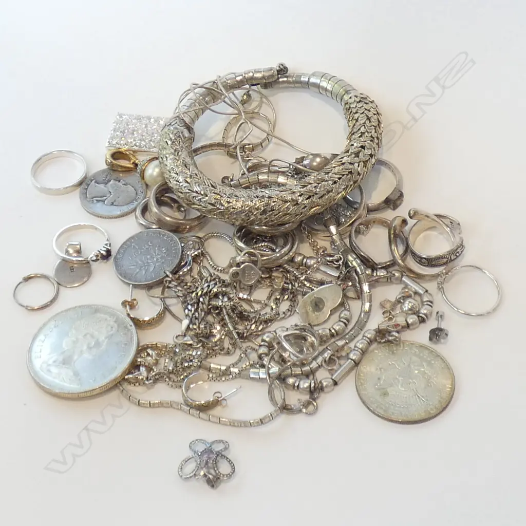 BAG ASST MAINLY SILVER JEWELLERY + COINS ETC 208 gms Image 1++