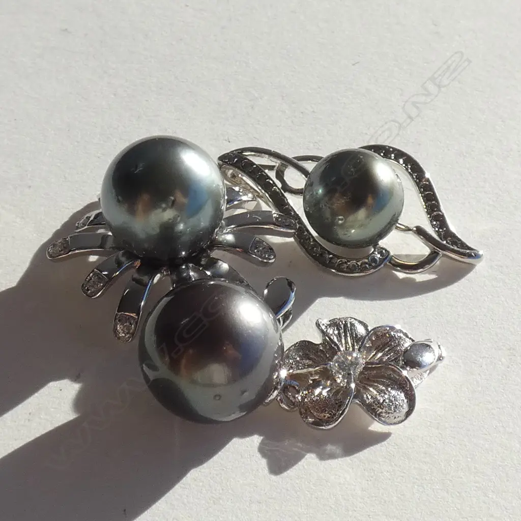3 BLACK TAHIAN PEARL PENDANTS SET IN 925 SILVER Image 1++