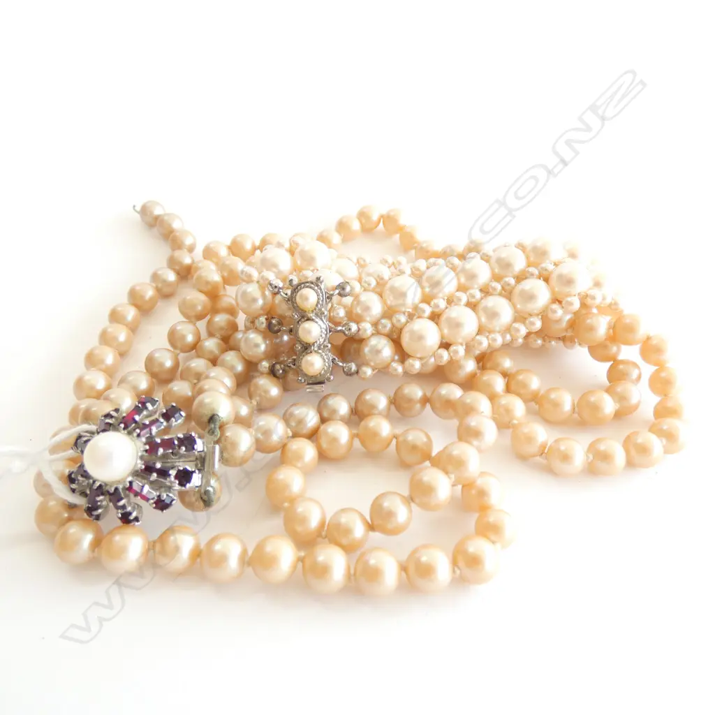 VINTAGE FAUX 3 STRAND PEARL & GARNET CHOKER + BRACELET  (CHOKER A/F) Image 1++