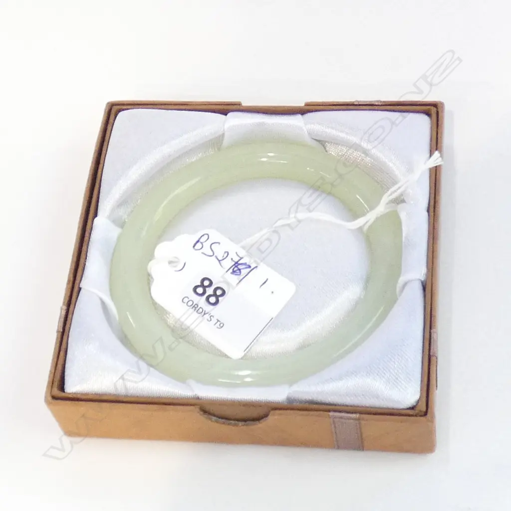 APPLE JADE BANGLE  Image 1++