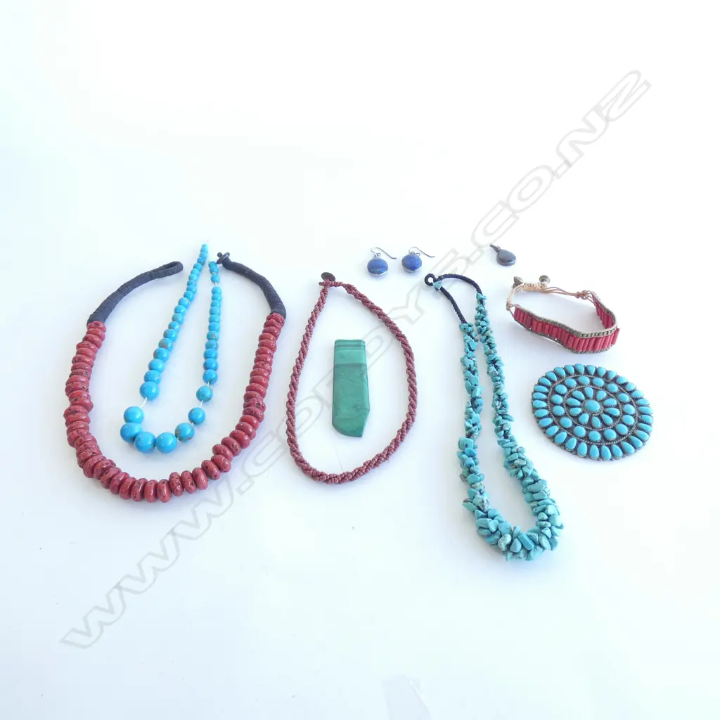 BAG ASST JEWELLERY ETC. INCL TURQUOISE BEADS /BROOCH /EARRINGS ETC.. Image 1++