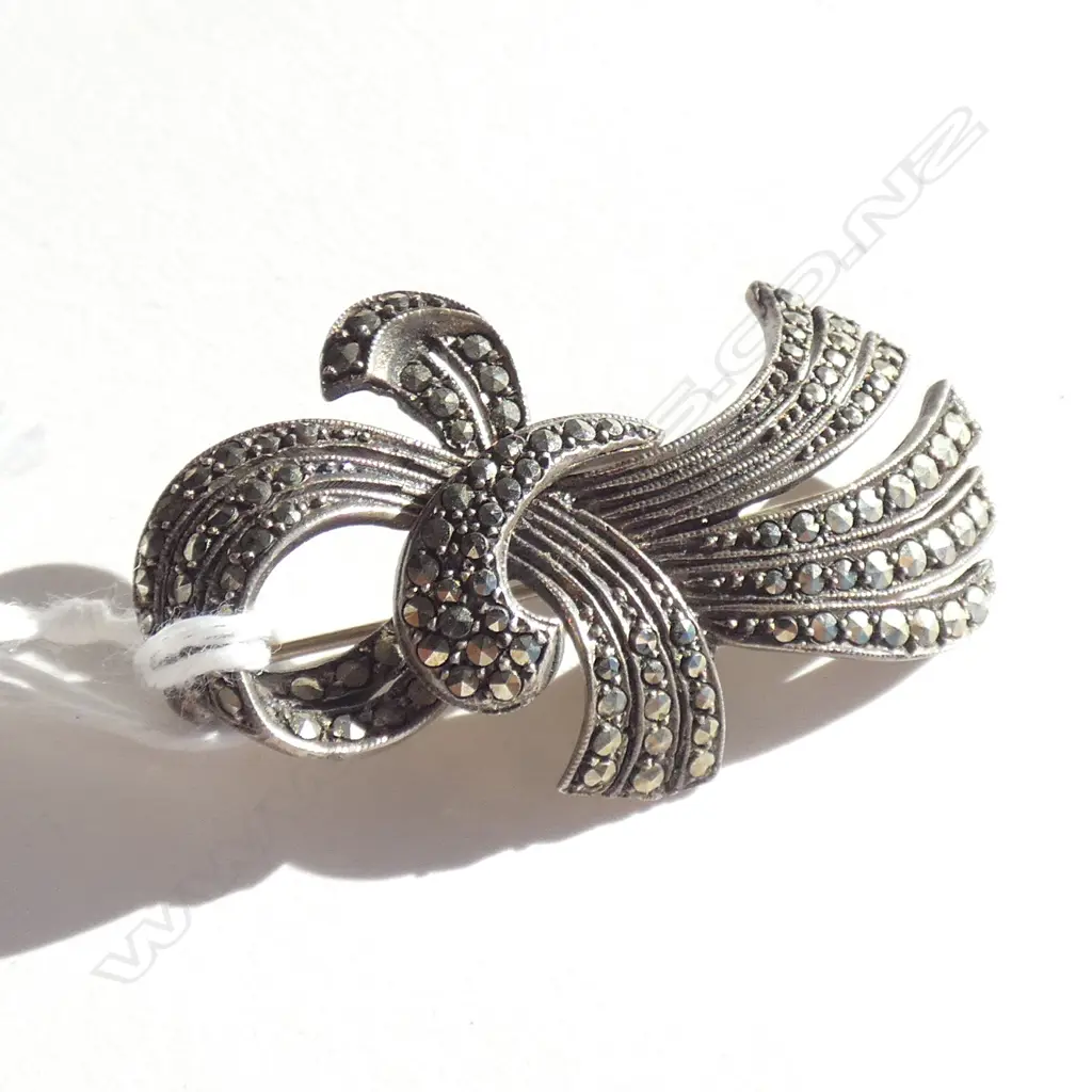 SILVER VINTAGE MARCASITE BROOCH Image 1++