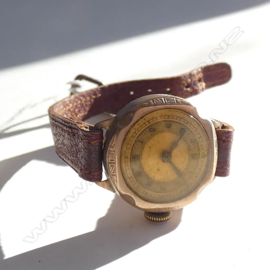9 CT ROSE GOLD LADIES VINTAGE WATCH Image 1++