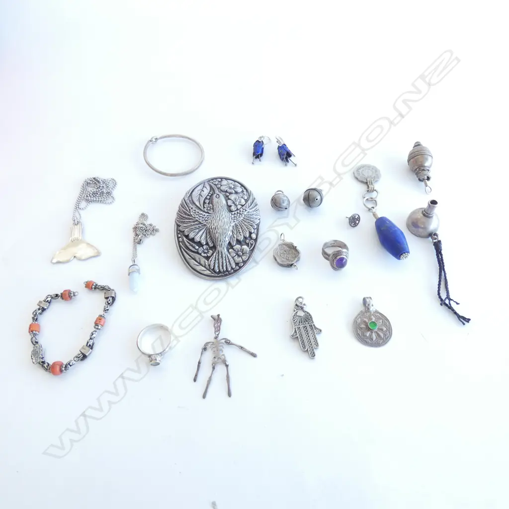 BAG ASST JEWELLERY ETC. INCL HUMMINGBIRD BELT BUCKLE Image 1++