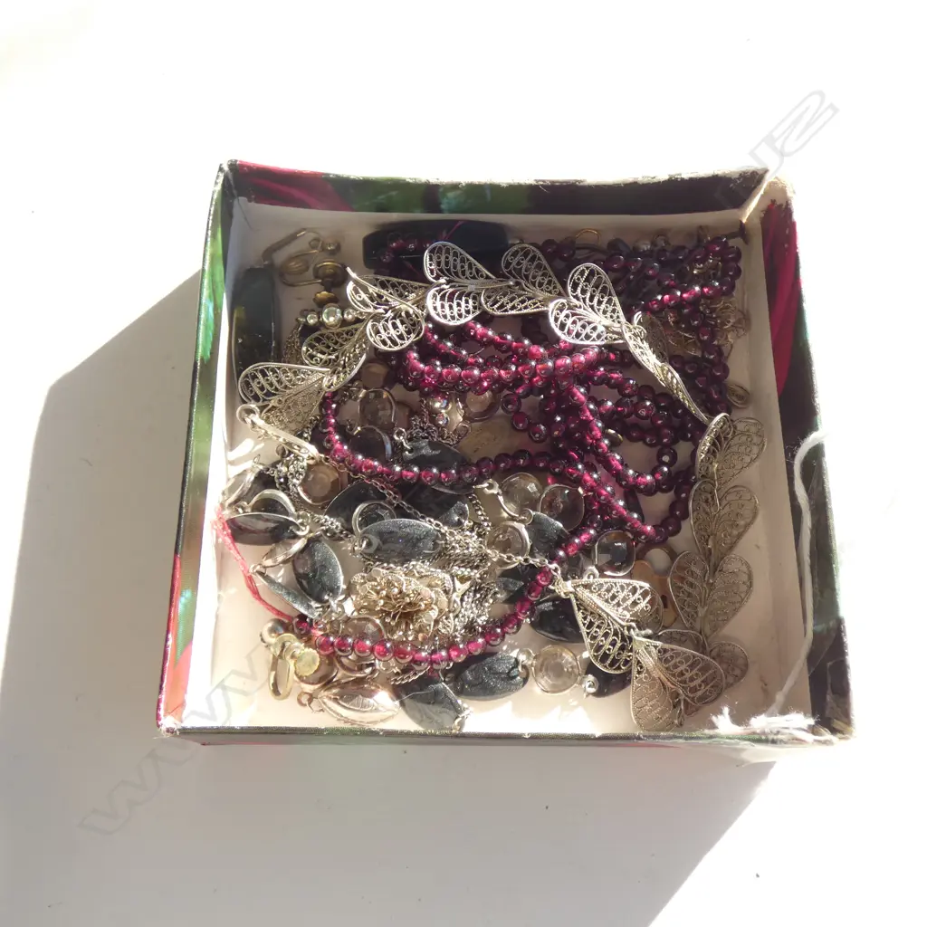 GARNET BEADS, TIGERS EYE EARRINGS, SILVER & SILVER METAL JEWELLERY Image 1++