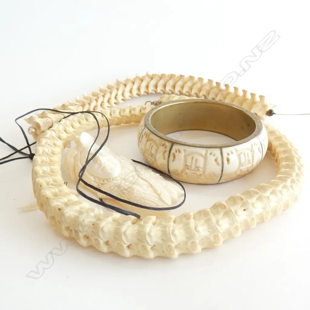 ASST. BONE JEWELLERY; SNAKE VERTIBRAE NECKLACE, ETC Image 1++