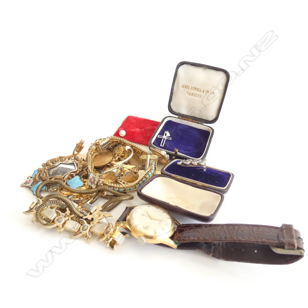 VINTAGE COSTUME JEWELLERY; NECKLACES / CUFFLINKS / BRACELETS ETC. Image 1++