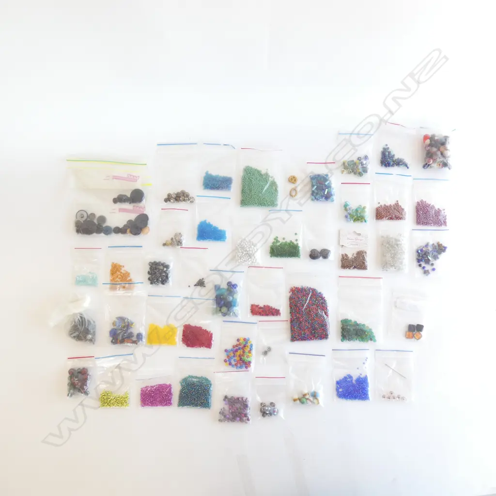 BOX ASST BEADS / BUTTONS ETC. Image 1++