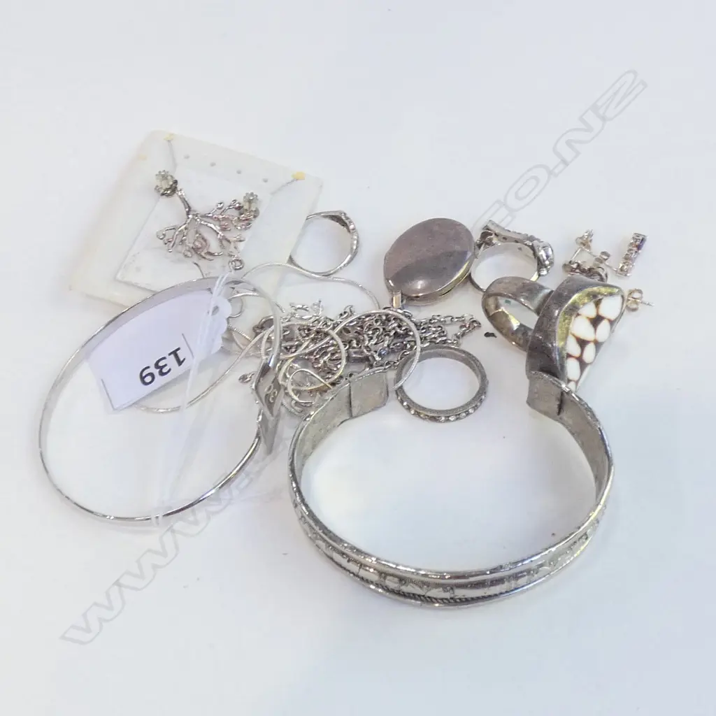 ASST SILVER JEWELLERY; BRACELETS / PENDANTS / RINGS ETC. Image 1++