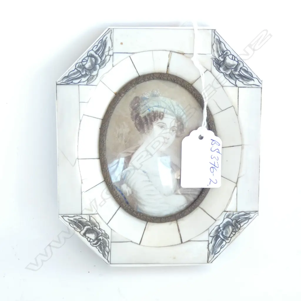 ANTIQUE WOMAN PORTRAIT MINIATURE ON IVORY  Image 1++