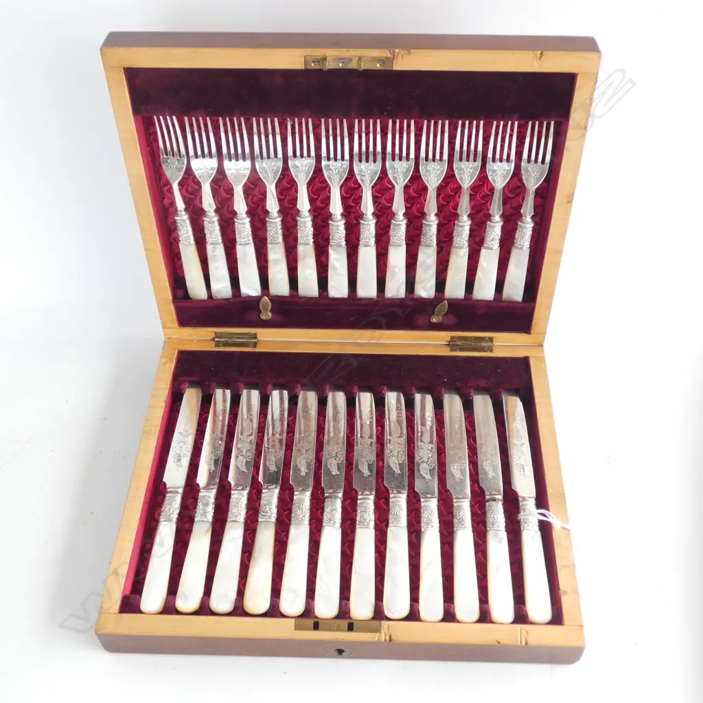 CASED S/PLATE & MOP FRUIT SET BOXED Image 1++