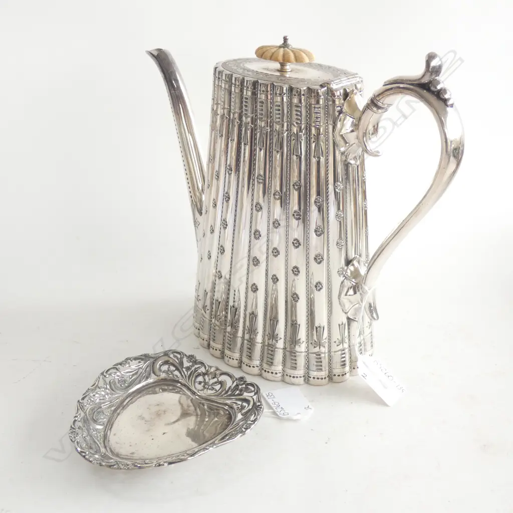 STG SILVER HEART SHAPED DISH (L 115MM) BIRMINGHAM 1912 + EP COFFEE POT (H 220MM) Image 1++
