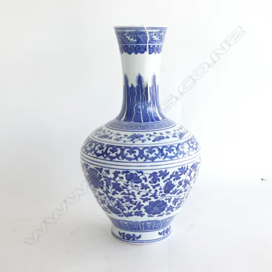 LARGE B/W CHINESE VASE H.360mm, CASED 