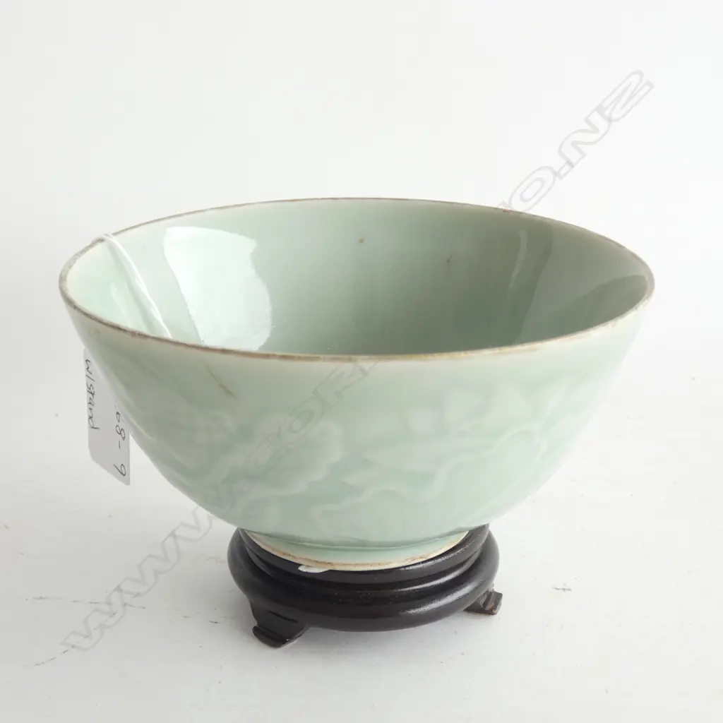 OLD CHINESE CELADON BOWL (DIA 130MM) w WOODEN STAND Image 1++