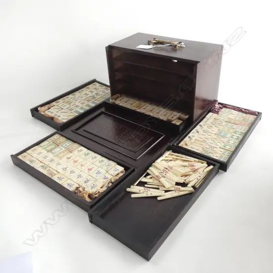 EARLY 20thC BONE & BAMBOO MAH JONG SET...