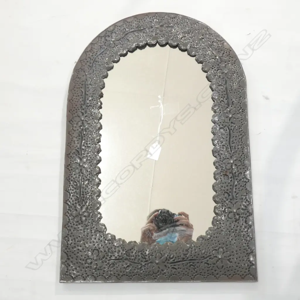TIN FRAMED MIRROR 595x400mm Image 1++