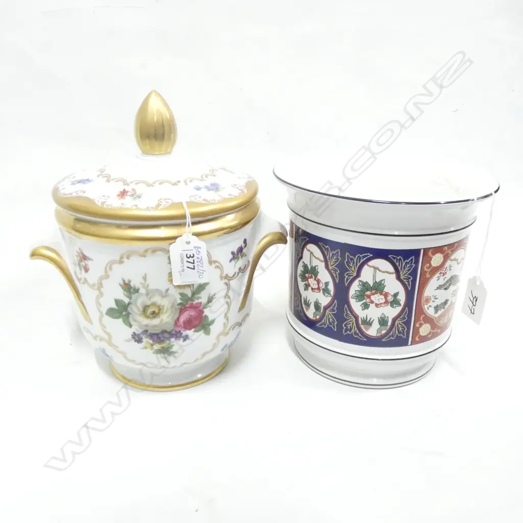 ITALIAN JARDINERE + CONTINENTAL LIDDED URN H230 MM Image 1++