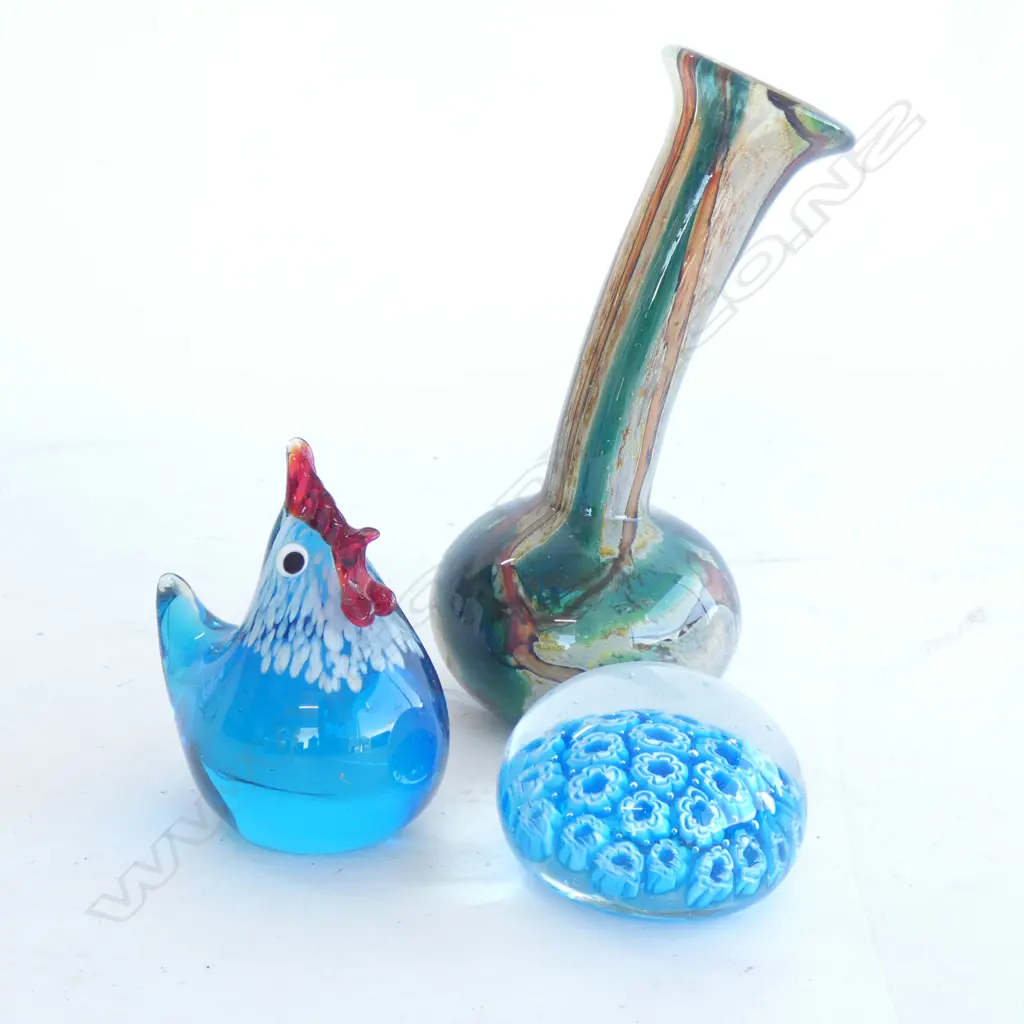 SIGNED MURANO STYLE SIGNED VASE (H185MM) +GLASS CHICKEN & PAPERWEIGHT Image 1++