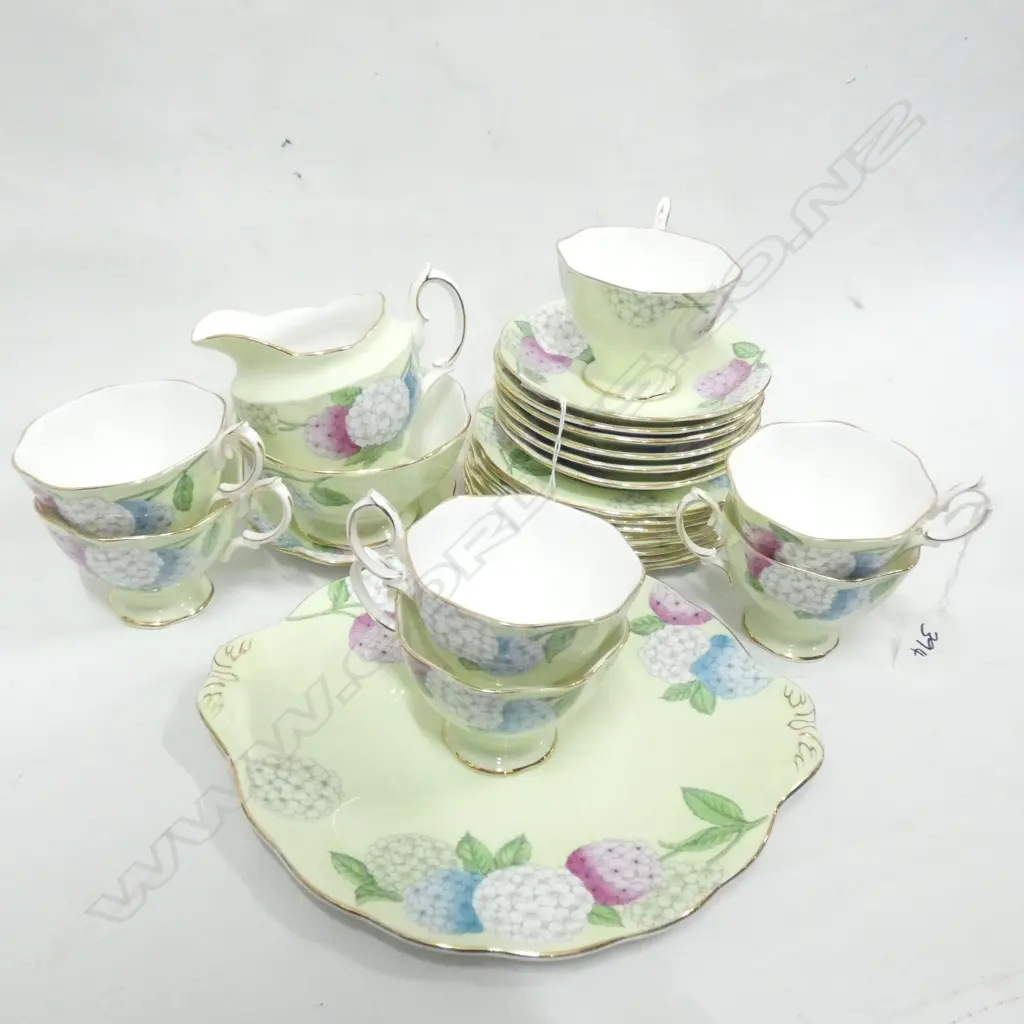 ROYAL ALBERT HYDRANGEA TEA SET; 24PCS Image 1++
