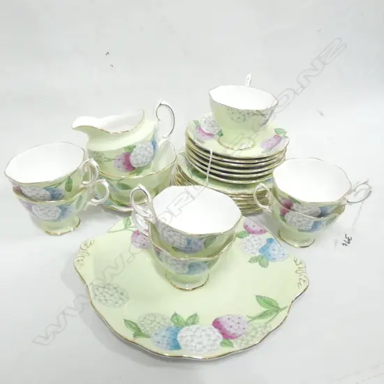 ROYAL ALBERT HYDRANGEA TEA SET; 24PCS