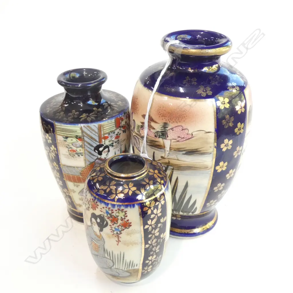 3 GRADUATED JAPANESE SATSUMA VASES - TALLEST 160MM Image 1++