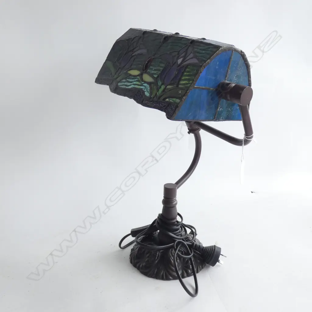 ART NOUVEAU STYLE LEADLIGHT BANKERS LAMP H. 420MM Image 1++