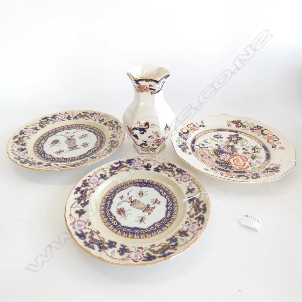 MASONS IRONSTONE 3 PLATES & BLUE MANDERLAY VASE Image 1++