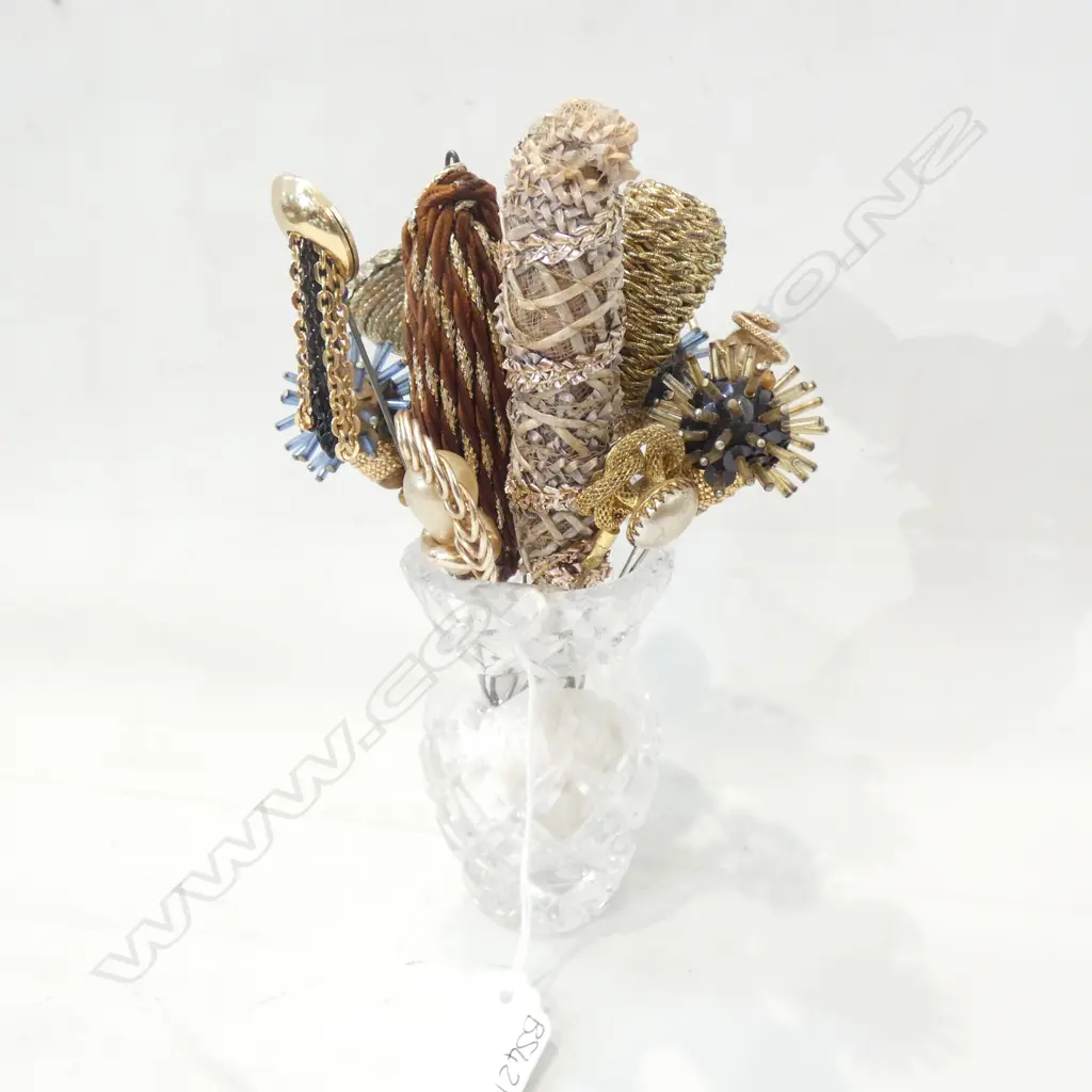 14 ASST VINTAGE HAT PINS (IN GLASS VASE) Image 1++